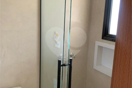 Casa à venda com 3 suítes em Vila Petrópolis, Atibaia, SP