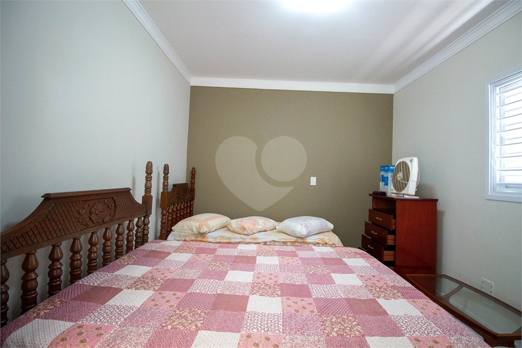 Sobrado à venda com 4 quartos, sendo 3 suítes,  no Centro, São Roque, SP