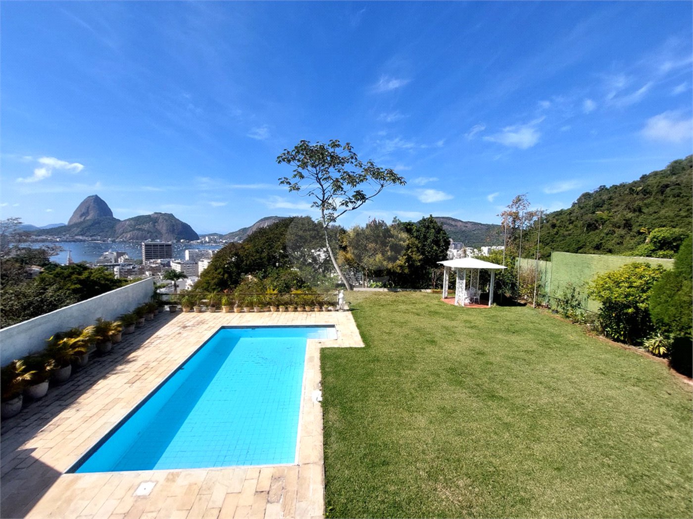 Casa à venda com 3 quartos, sendo 1 suíte, em Botafogo, Rio de Janeiro, RJ