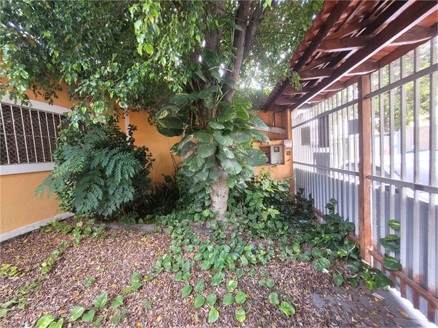 Casa à venda com 3 quartos, sendo 1 suíte, em Vila Vitório Mazzei, São Paulo, SP