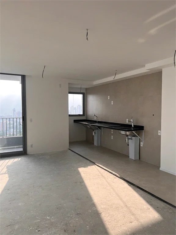 Apartamento à venda com 3 quartos, sendo 1 suíte,  em Pinheiros, São Paulo, SP