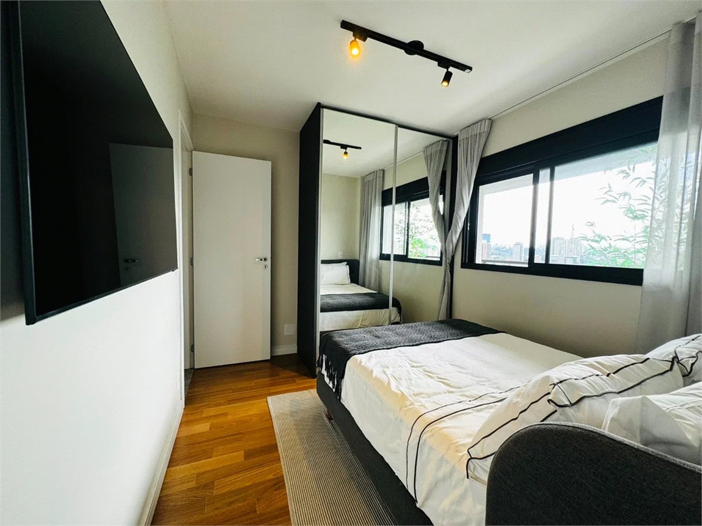 Apartamento à venda com 3 quartos em Vila Cordeiro, São Paulo, SP