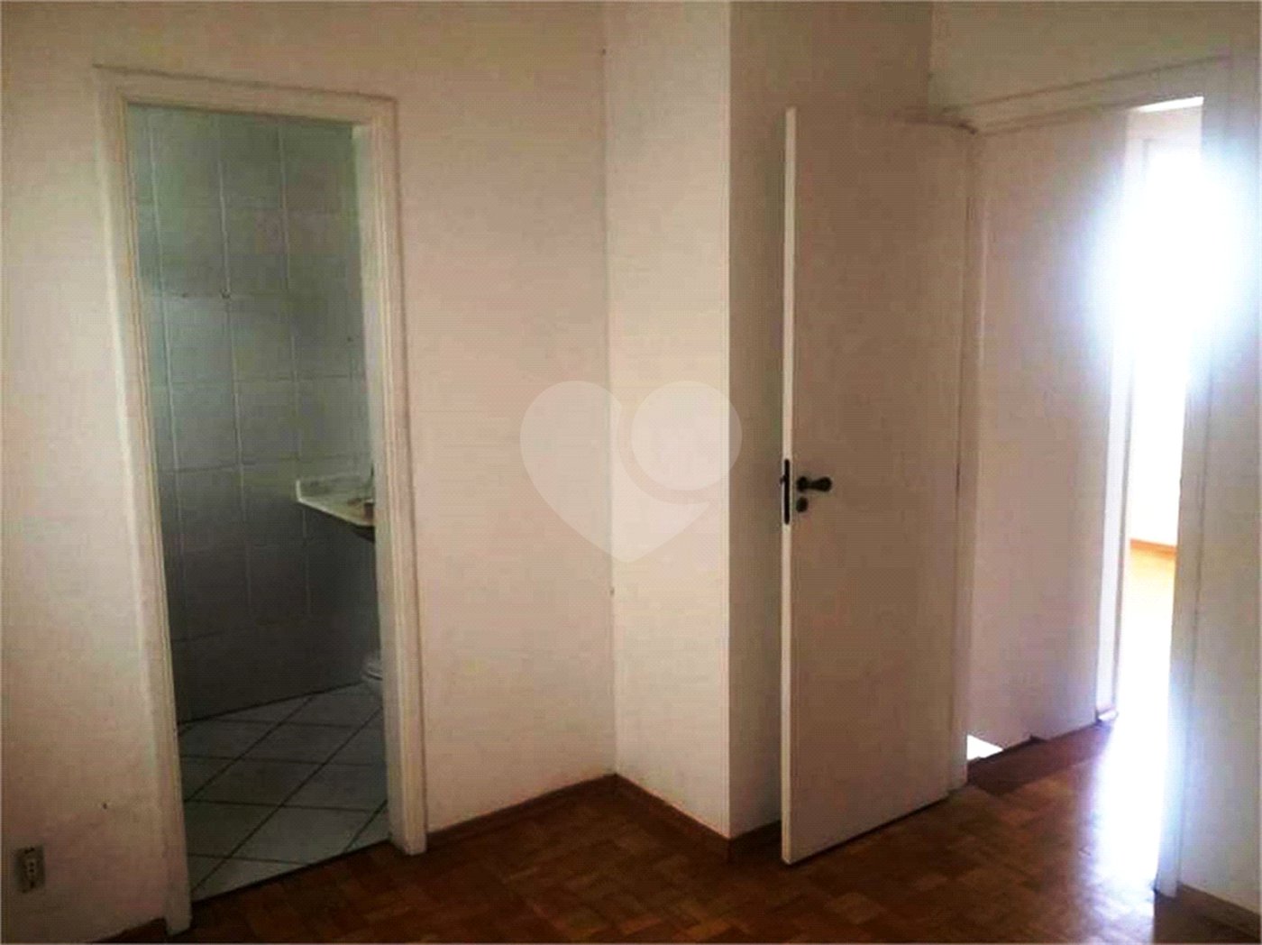 Casa à venda com 3 quartos, sendo 1 suíte, no condomínio Vila das Macieiras, São Paulo - SP