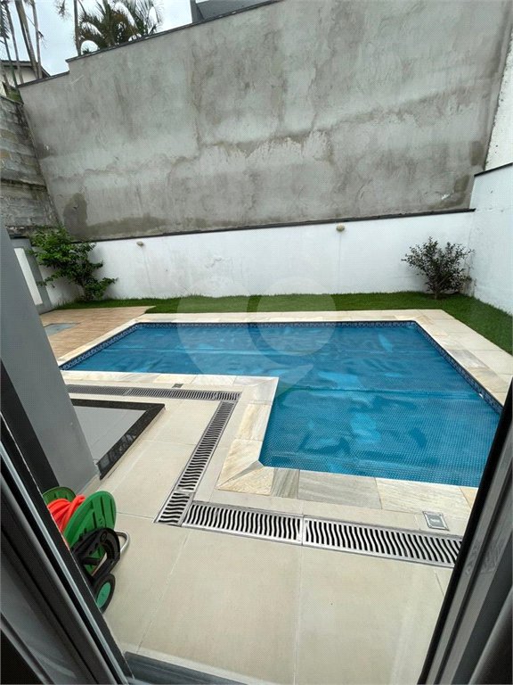 Casa à venda com 3 quartos, sendo 1 suíte,  no condomínio Aruã, Mogi das Cruzes - SP