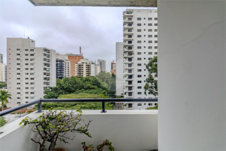 Apartamento à venda com 3 quartos, sendo 2 suítes, em Campo Belo, São Paulo, SP