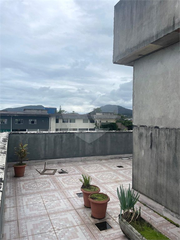 Sobrado à venda com 2 quartos, sendo 1 suíte, em Estância Balneária Hawai, Caraguatatuba, SP