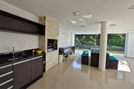 Casa à venda ou para alugar com 5 quartos, sendo 4 suítes, no condomínio Shamballa II, Atibaia - SP