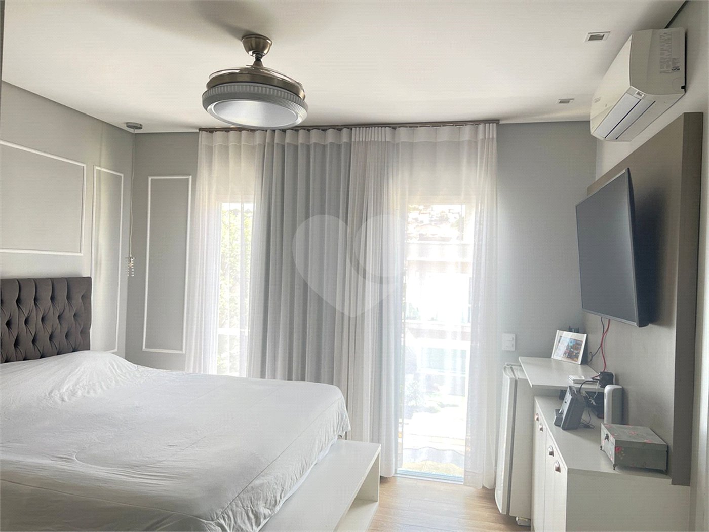 Casa à venda com 4 suítes no condomínio Residencial Jabuticabeiras, São Paulo - SP