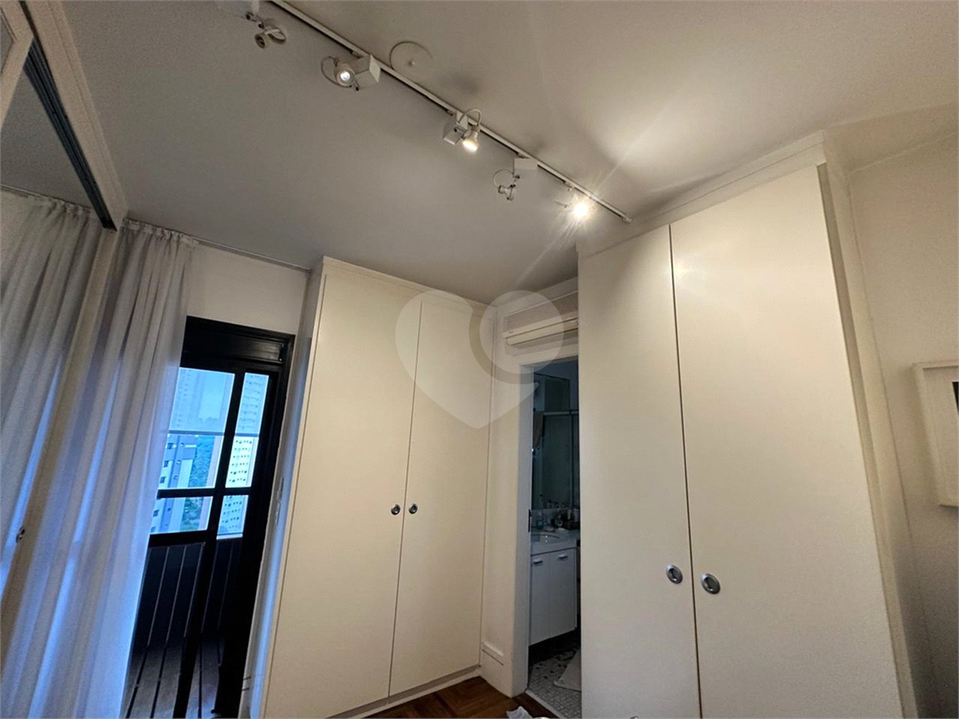 Apartamento à venda com 4 quartos, sendo 3 suítes,  em Vila Andrade, São Paulo, SP