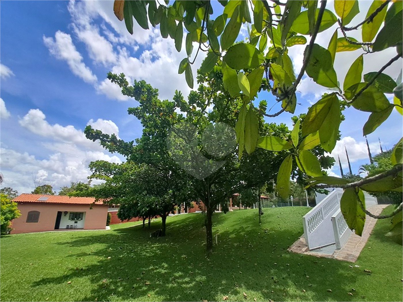 Casa à venda com 3 quartos, sendo 1 suíte, no condomínio Residencial Vale das Laranjeiras, Indaiatuba - SP