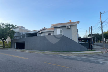Casa à venda com 4 quartos, sendo 1 suíte, no condomínio Horto Florestal II, Sorocaba - SP