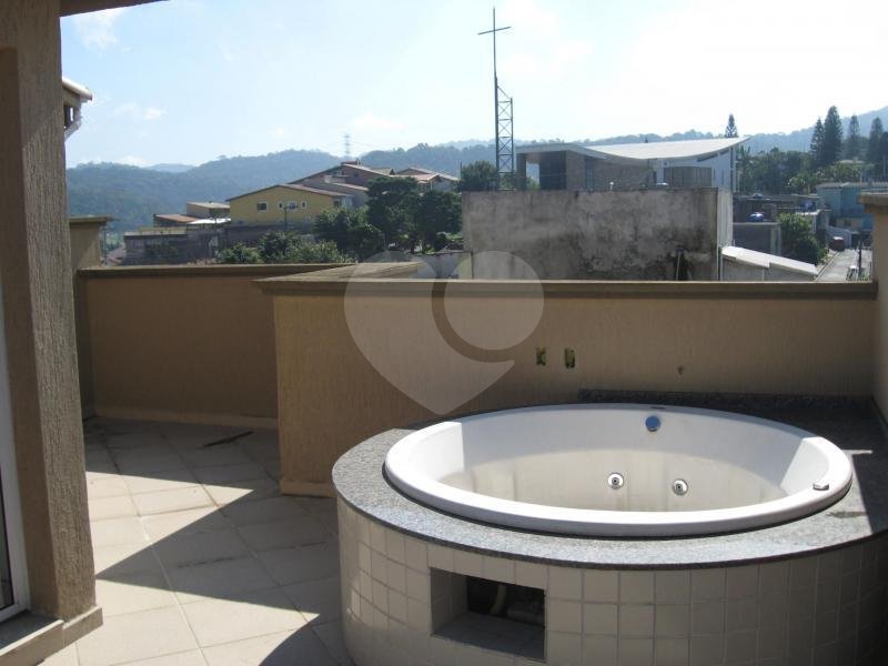 Casa à venda com 3 quartos, sendo 1 suíte, no condomínio Algarve Residencial, São Paulo - SP