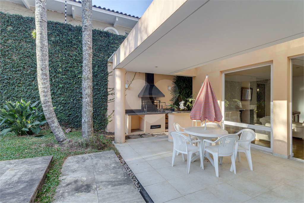 Casa à venda com 4 quartos, sendo 2 suítes, em Chácara Monte Alegre, São Paulo, SP