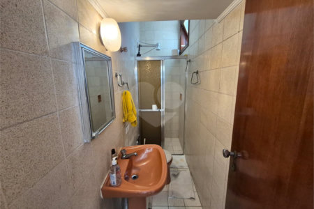 Casa de Vila à venda ou para alugar com 4 quartos, sendo 2 suítes,  em Jardim Leonor, São Paulo, SP
