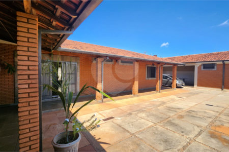 Casa à venda com 3 quartos, sendo 2 suítes, em Jardim Europa (vila Xavier), Araraquara, SP