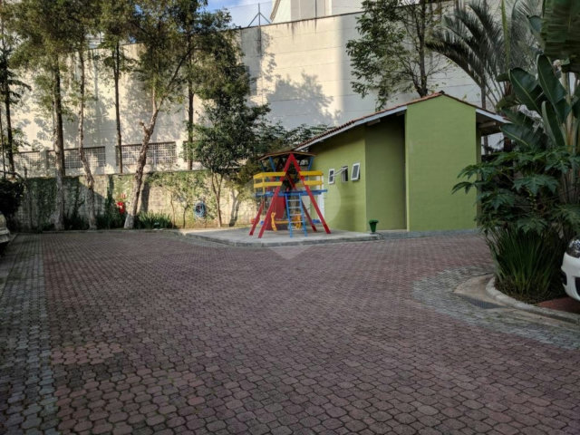 Casa à venda com 3 quartos, sendo 1 suíte,  no condomínio Village Paradise Garden, São Paulo - SP