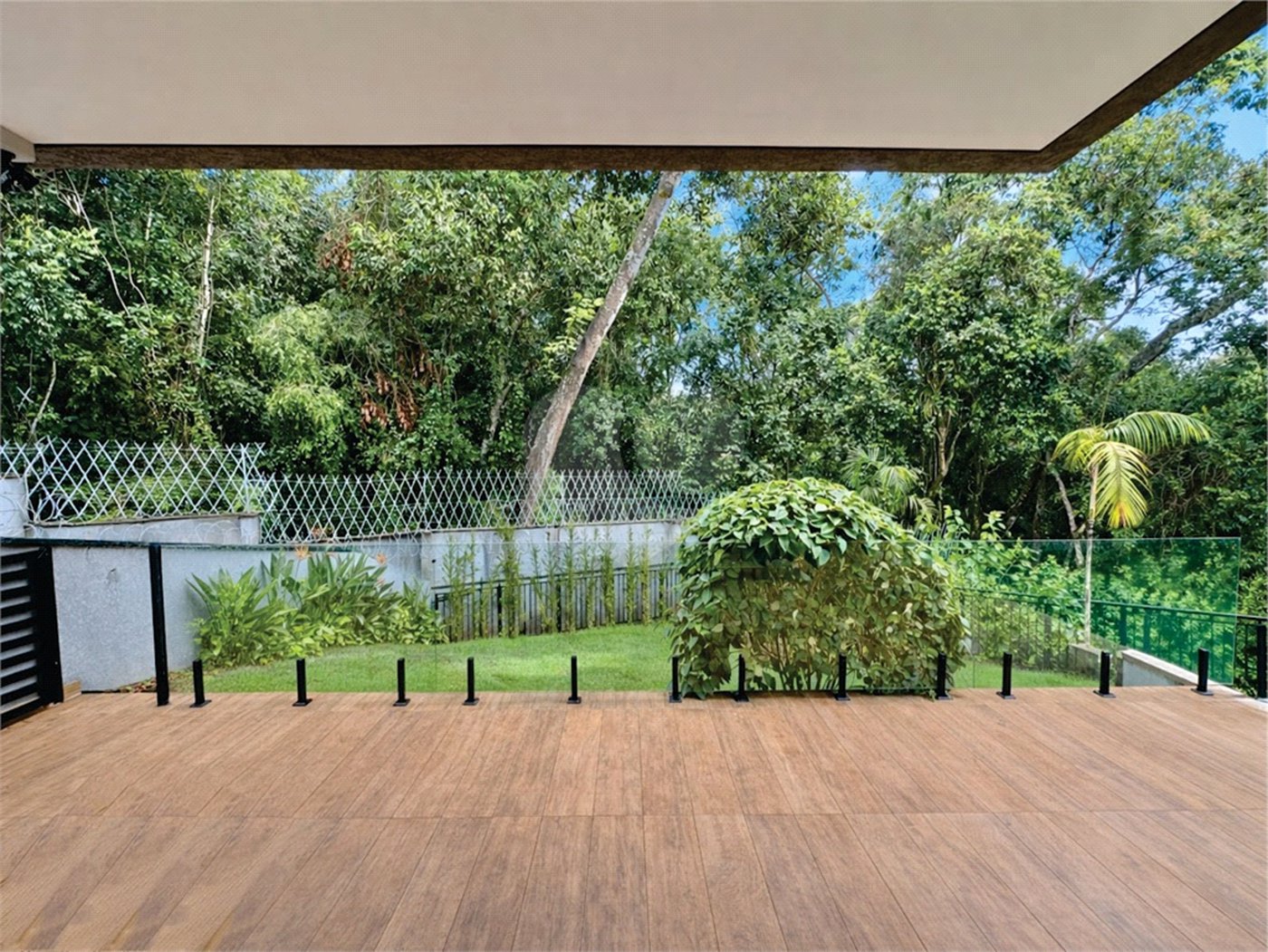 Casa à venda com 3 suítes no condomínio Reserva Santa Maria, Jandira - SP