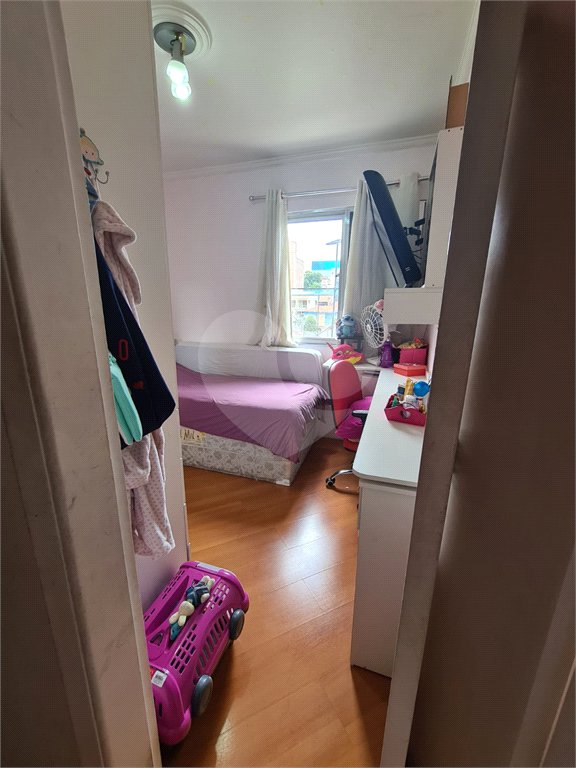 Apartamento com 3 dormitórios, sendo 1 suíte.