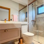 Indaiatuba - HOME DESIGN - Casa Térrea - Condomínio Paradiso - 420 m² de terreno - 307,19 m² de área construída - 3 suítes completas, sendo 1 master com closet planejado e banheira de imersão - Sala de TV reversível para 4ª suíte - Sala de estar ampla e varanda gourmet integrada - Cozinha com móve
