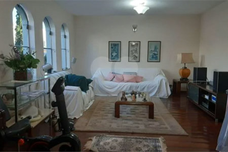 Casa à venda com 4 quartos, sendo 2 suítes, em MORUMBI, São Paulo, SP