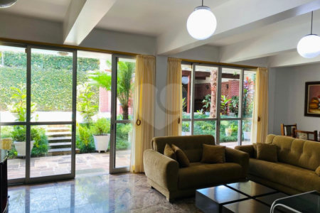 Casa à venda com 4 quartos, sendo 2 suítes, em Interlagos, São Paulo, SP
