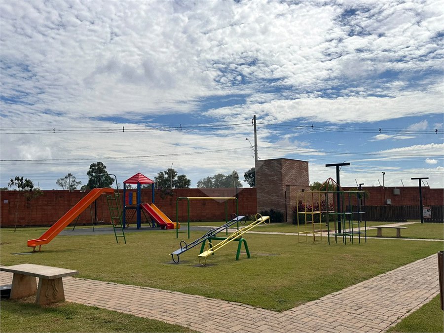 Casa à venda com 3 quartos, sendo 1 suíte, no condomínio Residencial Villagio Wanel, Sorocaba - SP