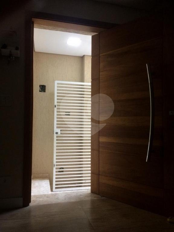 Sobrado à venda com 4 quartos, sendo 3 suítes, em Cambuci, São Paulo, SP