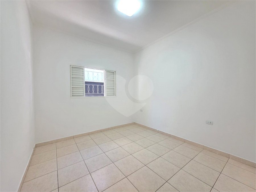 Casa à venda com 3 quartos, sendo 1 suíte, no condomínio Residencial Jardim das Palmeiras, Vinhedo - SP