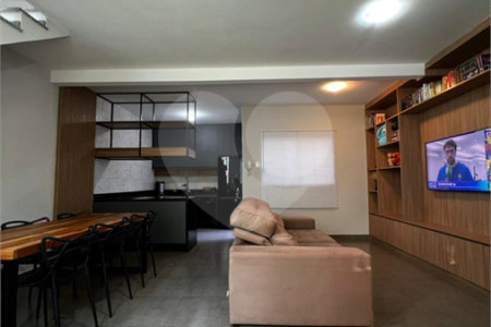Sobrado à venda com 3 quartos, sendo 1 suíte,  em Vila Suissa, Mogi das Cruzes, SP