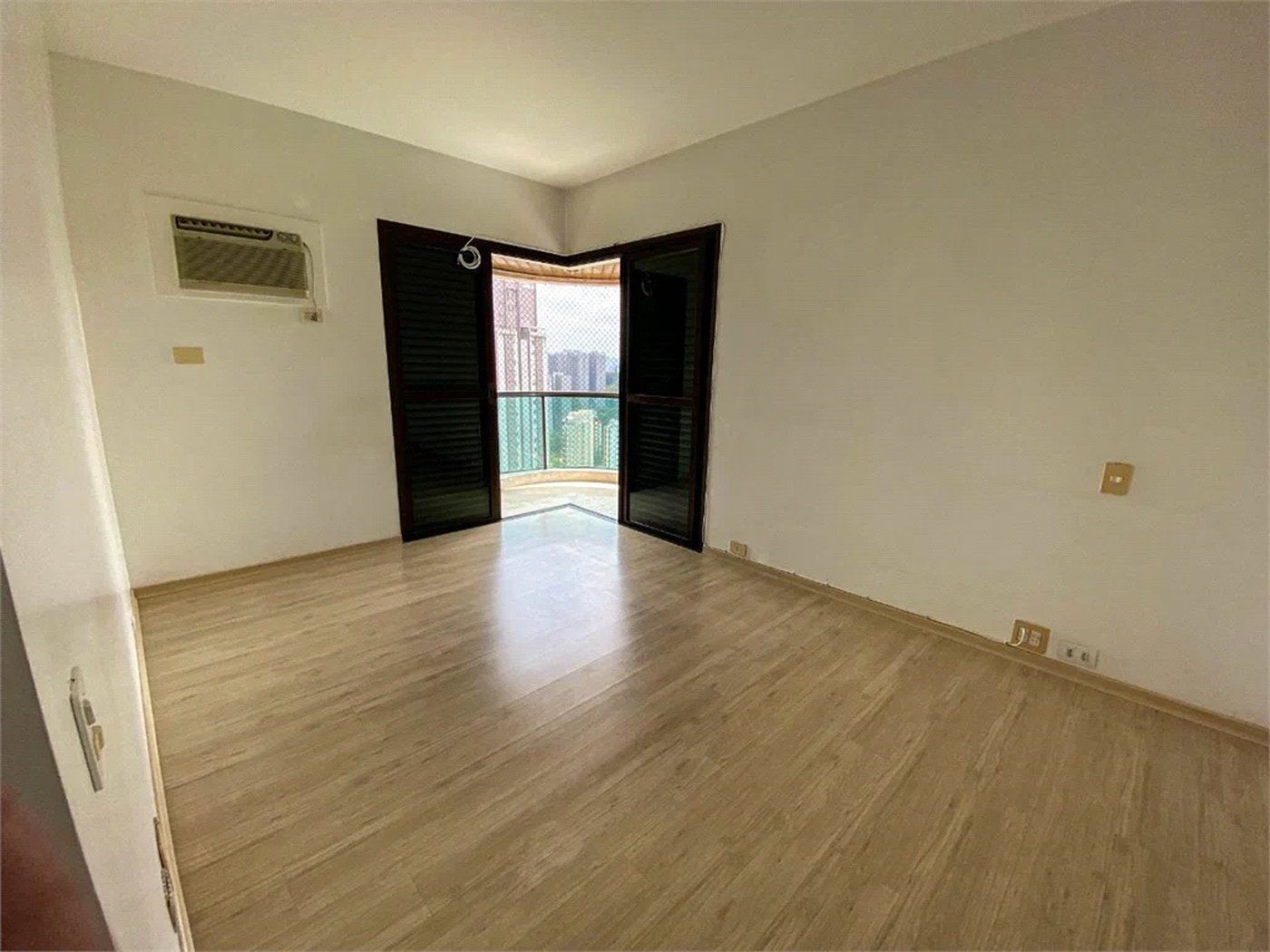 Apartamento à venda com 4 suítes em Vila Suzana, São Paulo, SP