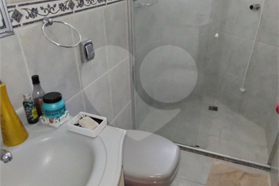 Sobrado à venda com 3 quartos, sendo 1 suíte, em Parque São Domingos, São Paulo, SP
