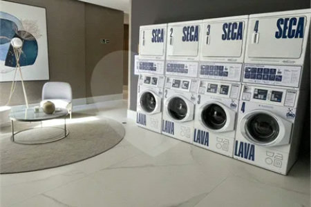 Apartamento mobiliado no Planalto Paulista com 1 dormitório e varanda.