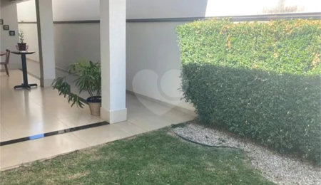 Casa à venda com 3 suítes no condomínio Terras do Cancioneiro, Paulínia - SP