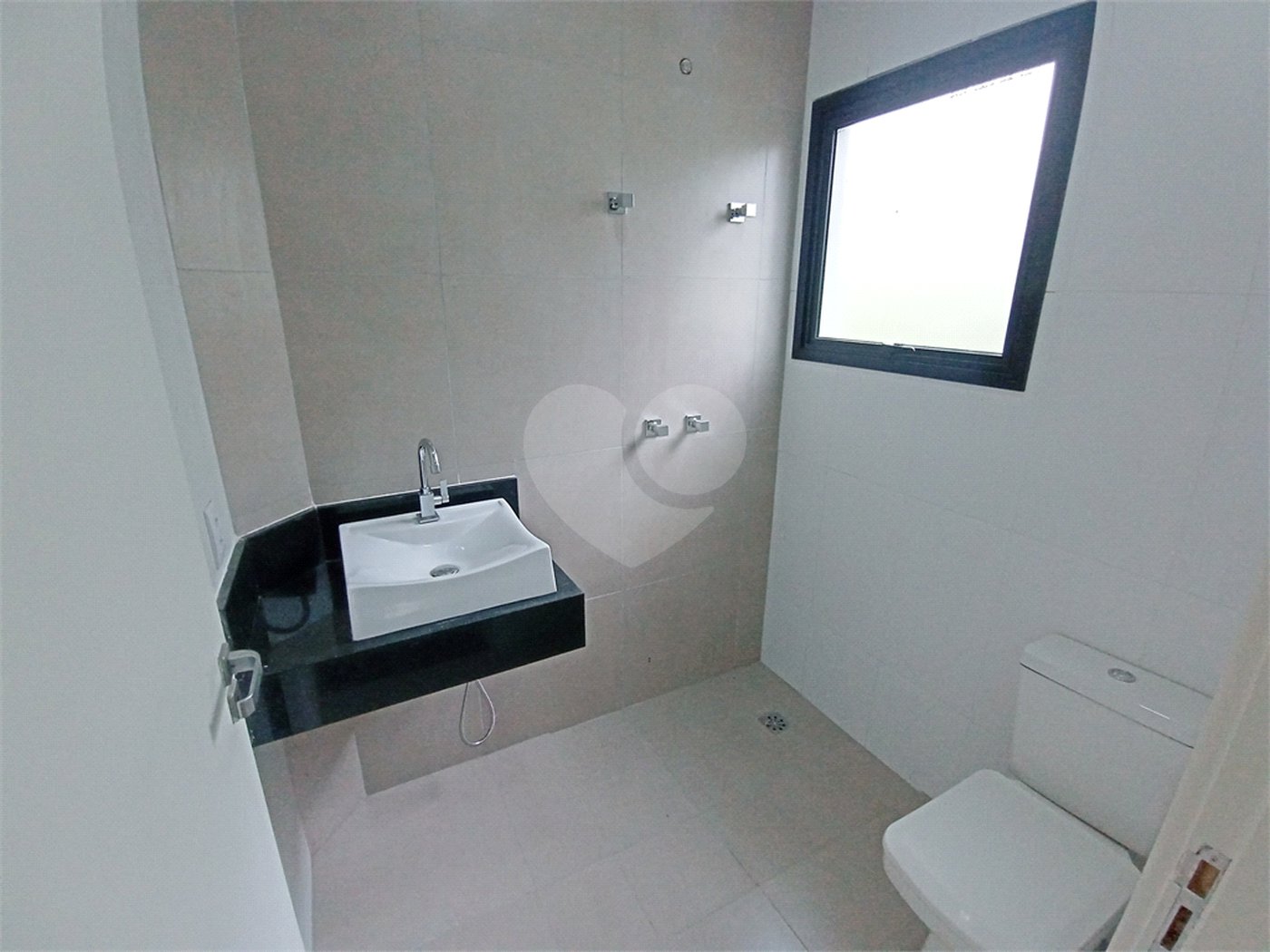Casa à venda com 3 suítes no condomínio Reserva dos Jatobás, Louveira - SP