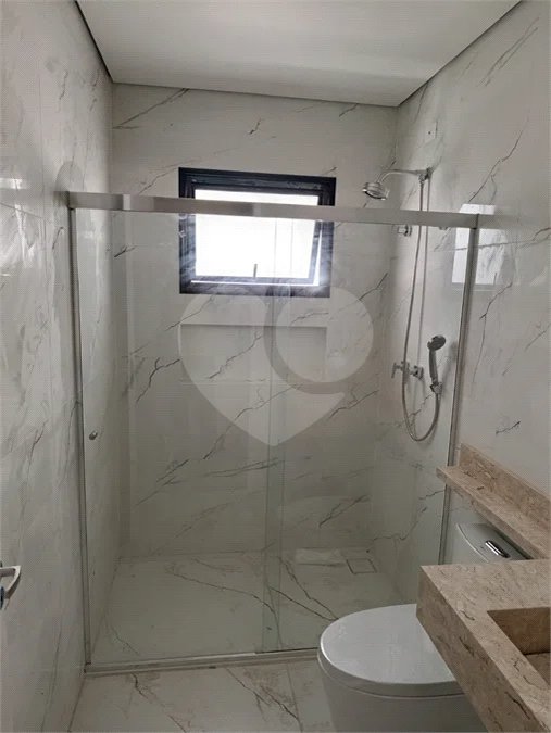 Casa com 3 suítes, piscina e área gourmet em terreno de 360m²