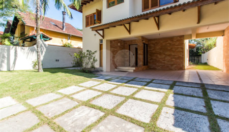 Sobrado à venda com 4 quartos, sendo 1 suíte,  em Jardim Marajoara, São Paulo, SP