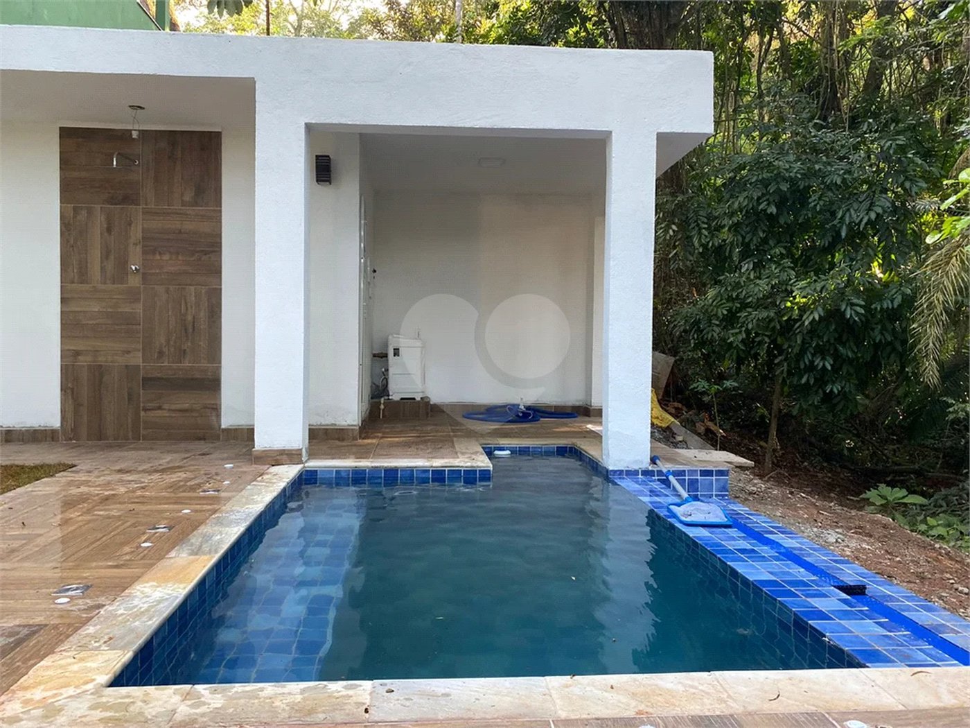 Casa à venda ou para alugar com 5 quartos, sendo 4 suítes, no condomínio Associação Reserva das Hortênsias, Mairiporã - SP