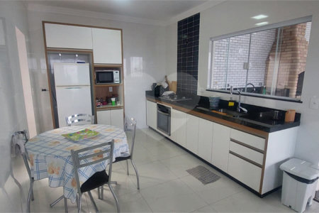 Casa à venda com 3 suítes no condomínio Riviera dos Pássaros, Joanópolis - SP