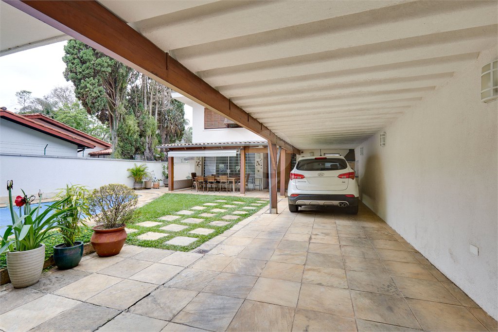 Sobrado à venda com 4 quartos, sendo 1 suíte, em Granja Julieta, São Paulo, SP