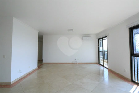 Apartamento locação Alto da Boa Vista próximo Jardim Marajoara.