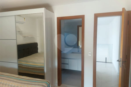 Casa à venda com 4 quartos, sendo 3 suítes, em Ogiva, Cabo Frio, RJ