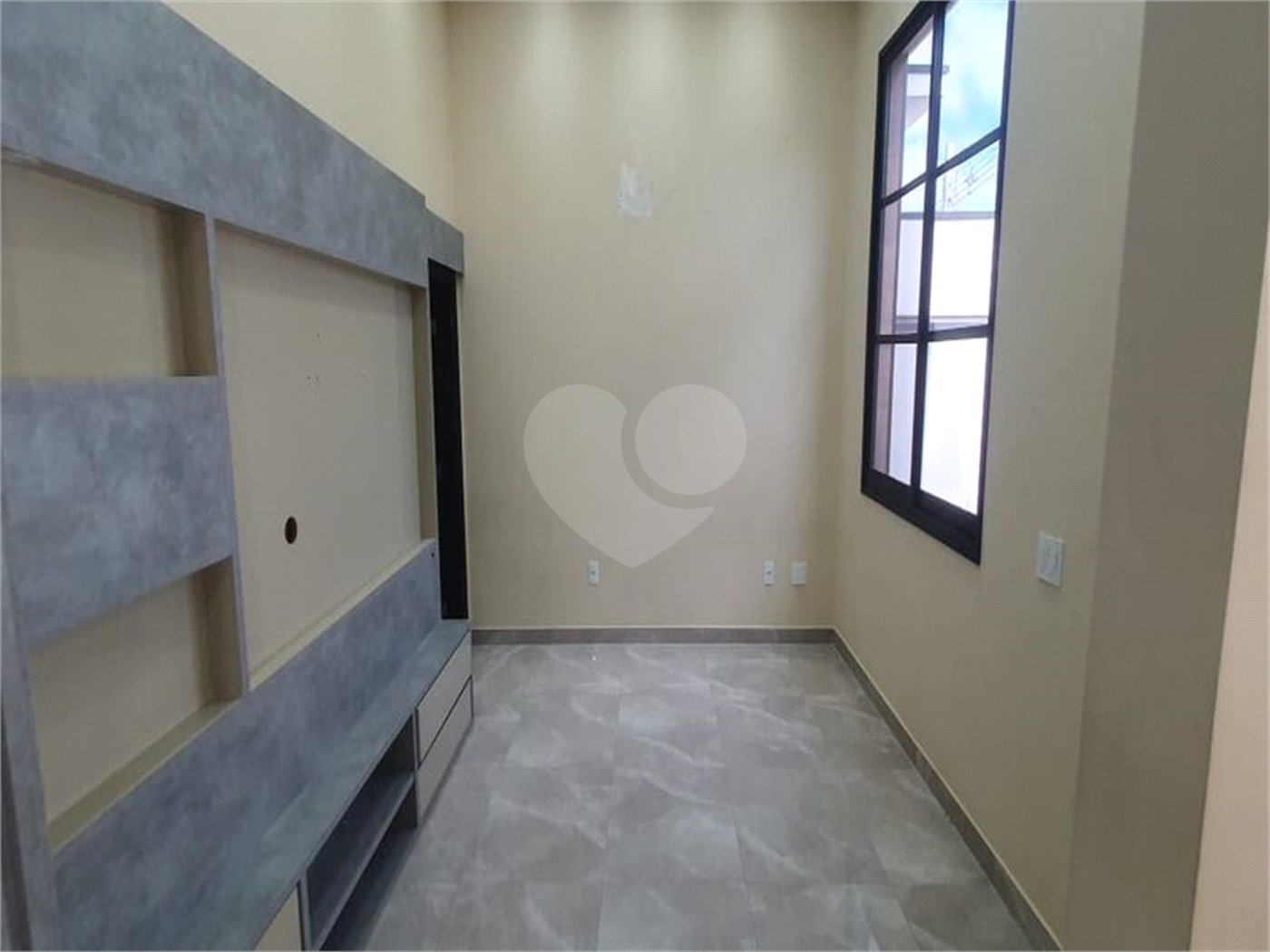 Casa à venda com 3 quartos, sendo 1 suíte, no condomínio Vila Paraty, Indaiatuba - SP