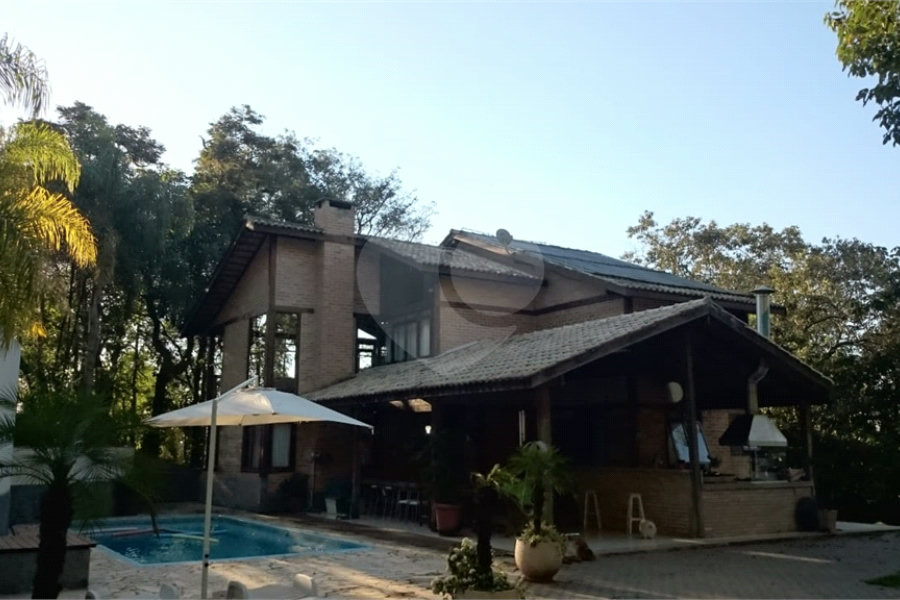 Sobrado à venda com 3 quartos, sendo 2 suítes, em Roseira, Mairiporã, SP