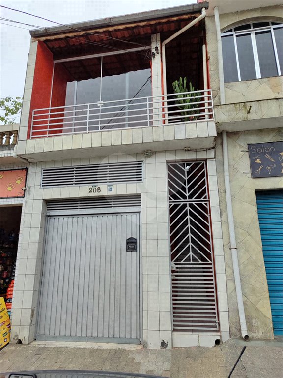Sobrado à venda com 2 quartos, sendo 1 suíte, em Jardim Iporã, São Paulo, SP