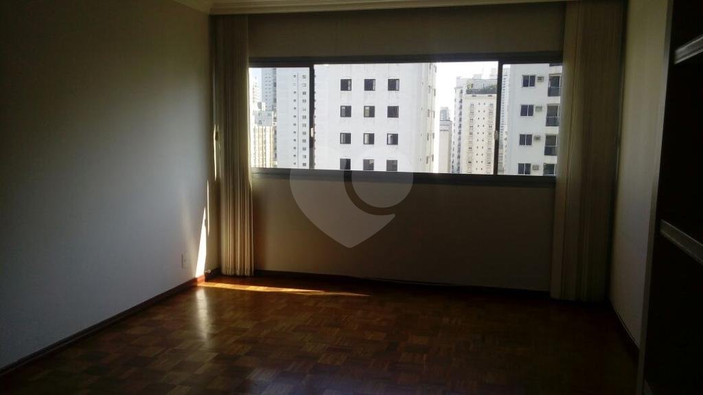 Apartamento à venda com 3 quartos, sendo 1 suíte,  em Campo Belo, São Paulo, SP