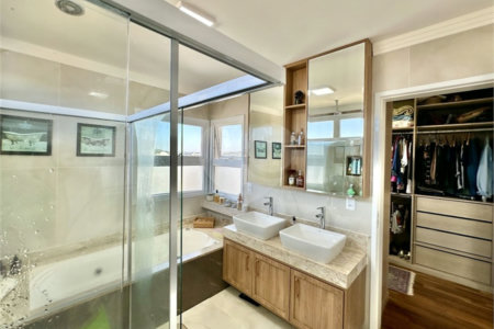 Casa à venda com 3 suítes no condomínio Golf Village, Carapicuíba - SP