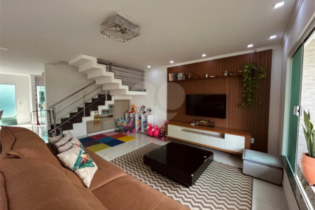 Duplex à venda com 1 quarto, sendo 3 suítes, em Taperapuan, Porto Seguro, BA