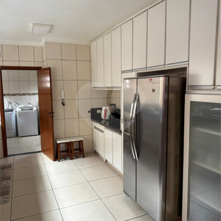 Sobrado à venda com 4 quartos, sendo 3 suítes, em Interlagos, São Paulo, SP