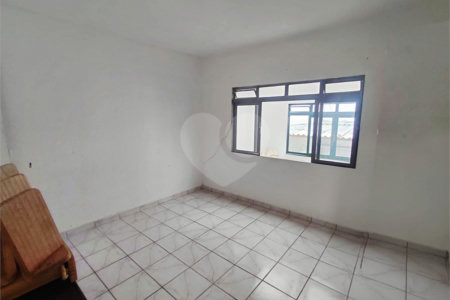 Sobrado à venda com 3 quartos, sendo 1 suíte, em Vila Constança, São Paulo, SP