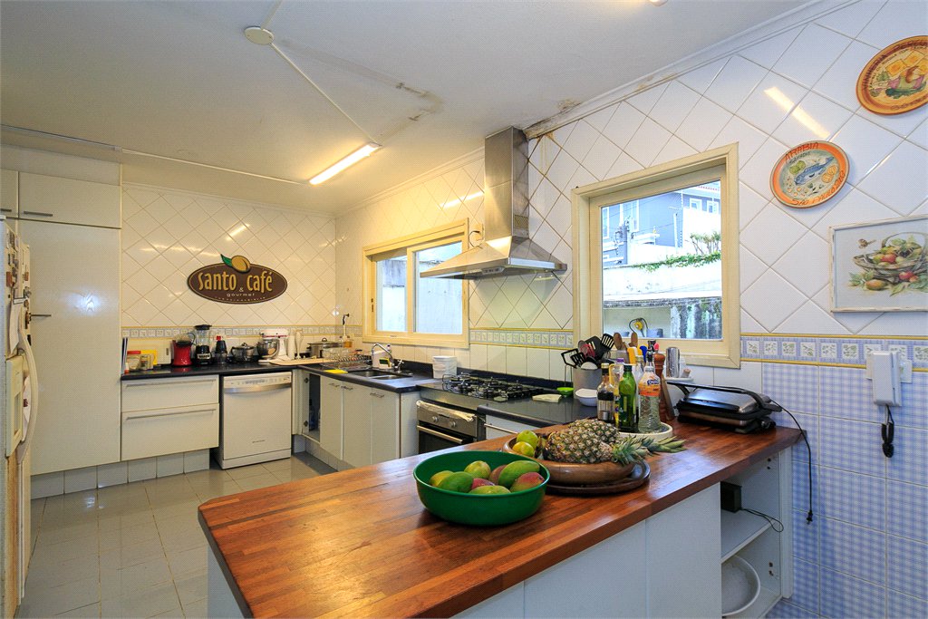 Casa à venda com 4 quartos, sendo 2 suítes, em Jardim Marajoara, São Paulo, SP